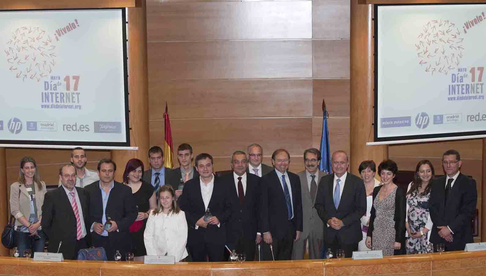 Foto de familia de autoridades, ponentes y premiados. Foto: Pablo Vázquez / APM